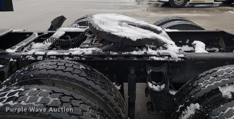 image for item AN9460 1996 International 9200 semi truck