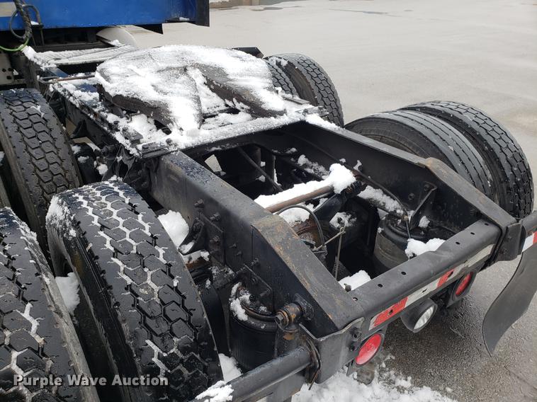 image for item AN9460 1996 International 9200 semi truck