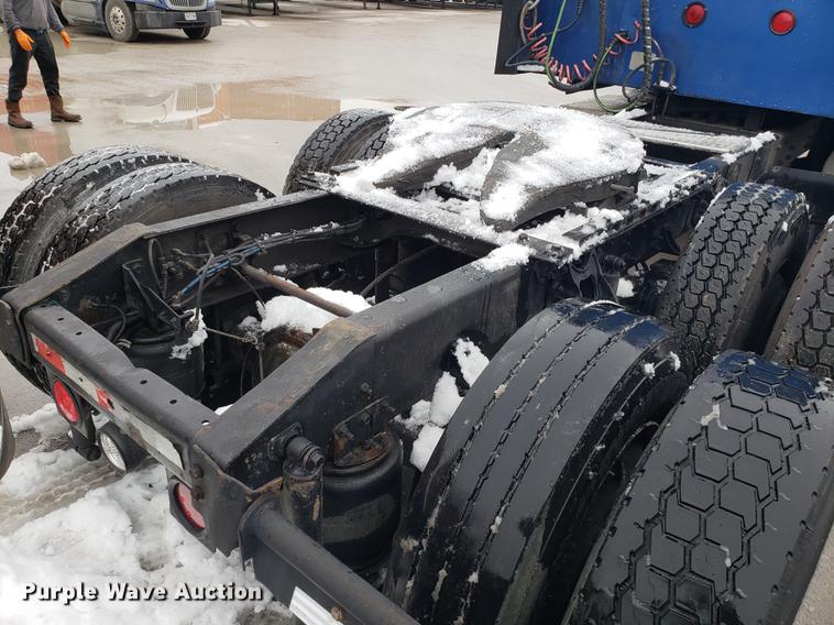 image for item AN9460 1996 International 9200 semi truck