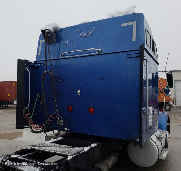 image for item AN9460 1996 International 9200 semi truck