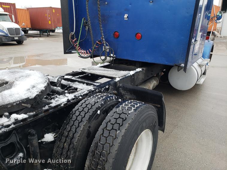 image for item AN9460 1996 International 9200 semi truck