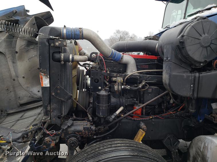 image for item AN9460 1996 International 9200 semi truck