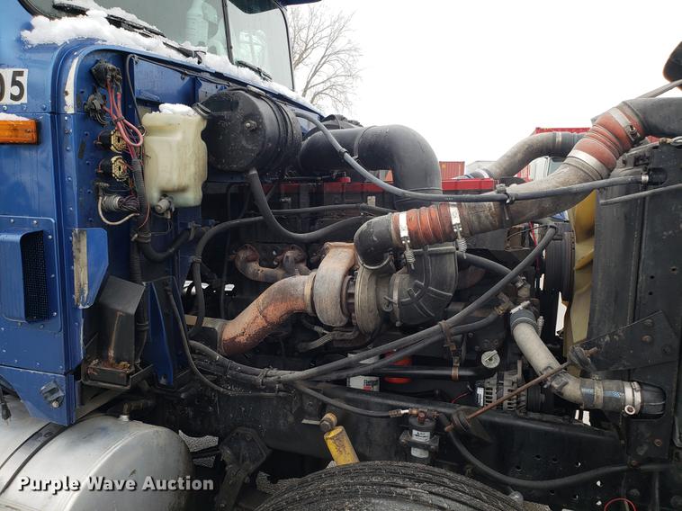 image for item AN9460 1996 International 9200 semi truck