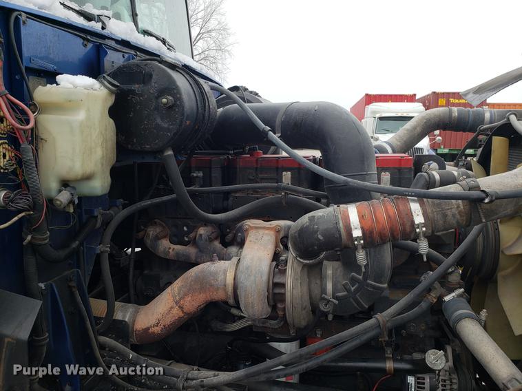 image for item AN9460 1996 International 9200 semi truck