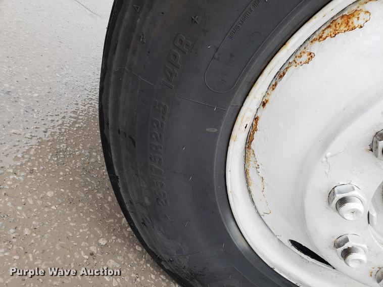 image for item AN9460 1996 International 9200 semi truck