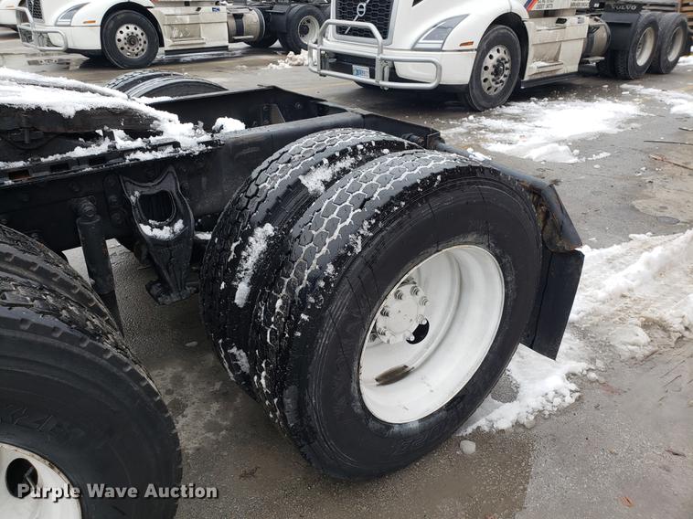 image for item AN9460 1996 International 9200 semi truck