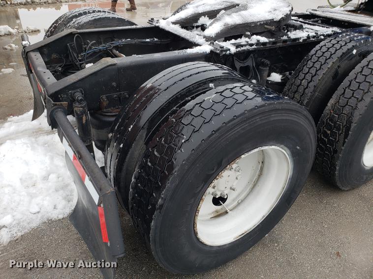 image for item AN9460 1996 International 9200 semi truck