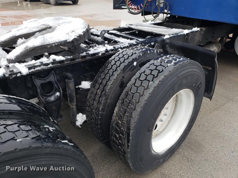 image for item AN9460 1996 International 9200 semi truck