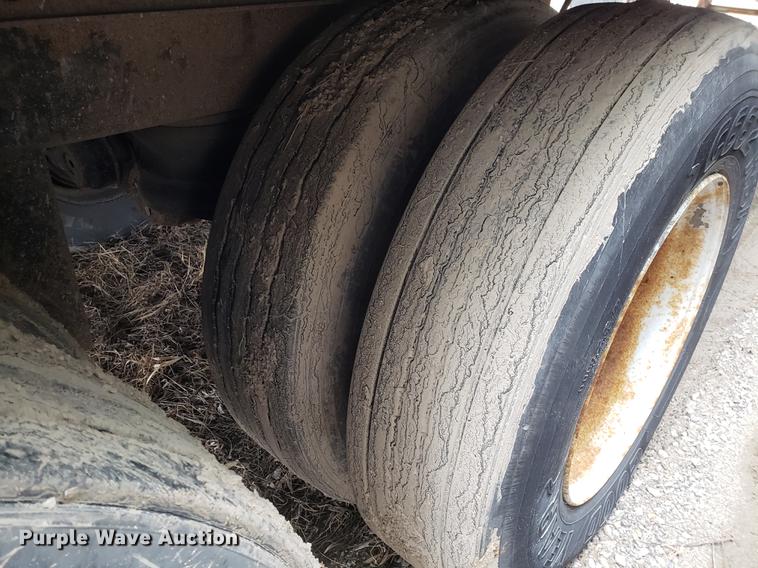 image for item AV9324 1997 Trailmobile dry van trailer