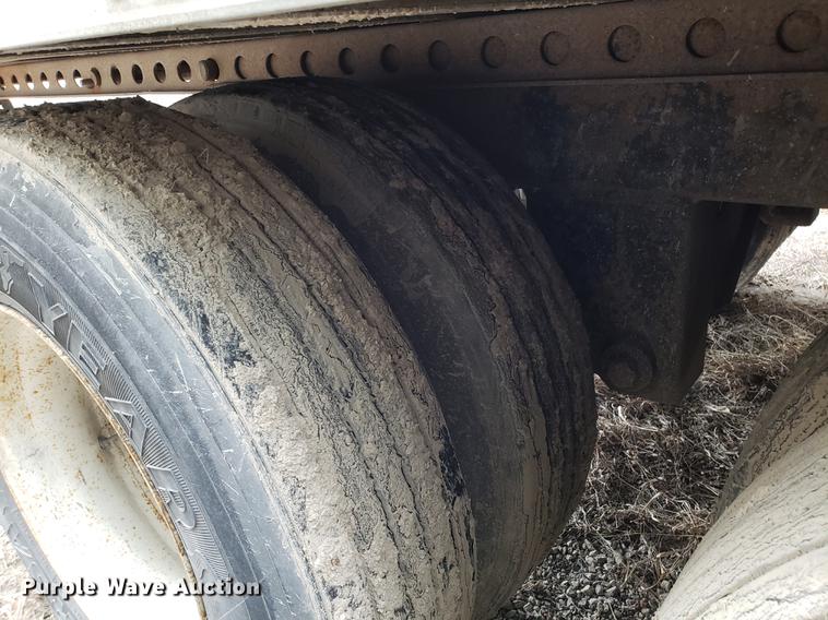 image for item AV9324 1997 Trailmobile dry van trailer