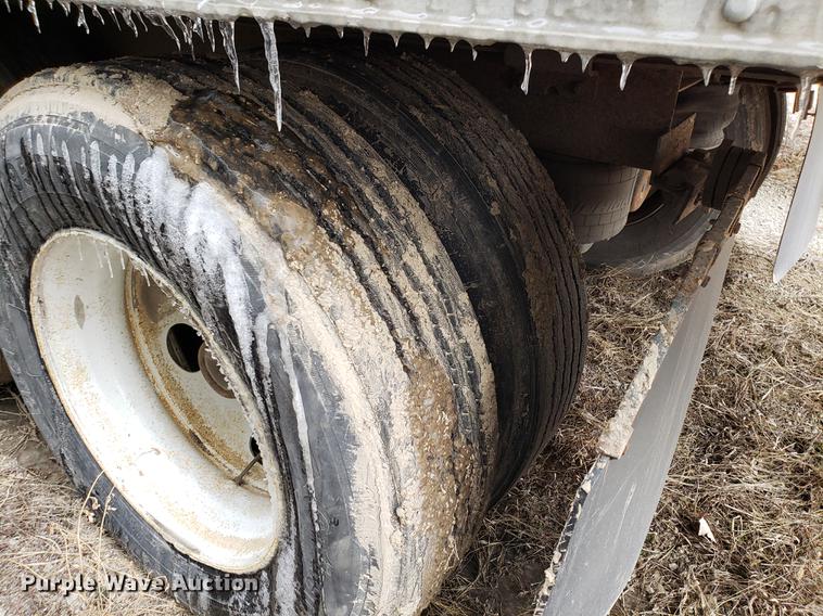 image for item AV9324 1997 Trailmobile dry van trailer