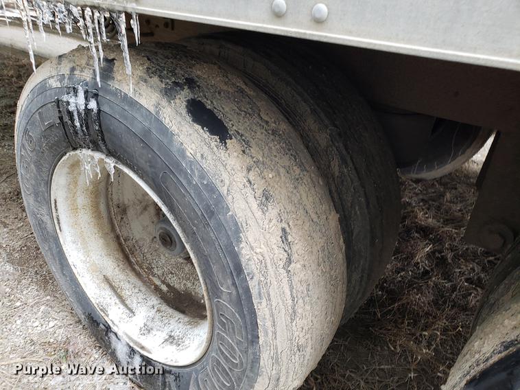 image for item AV9324 1997 Trailmobile dry van trailer