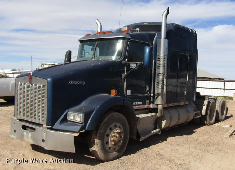 image for item DB6919 2007 Kenworth T800 semi truck