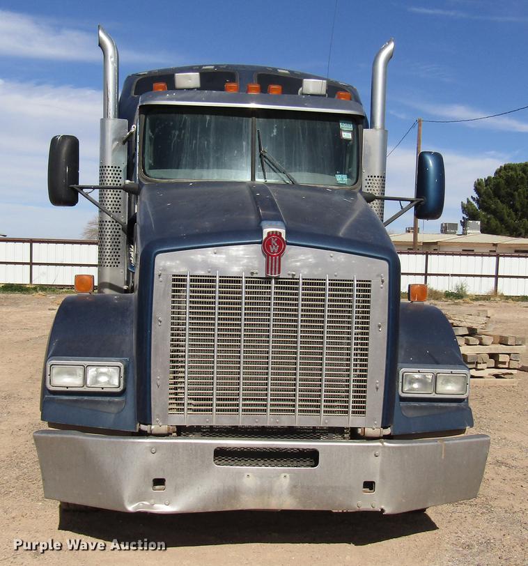 image for item DB6919 2007 Kenworth T800 semi truck