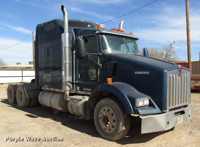 image for item DB6919 2007 Kenworth T800 semi truck