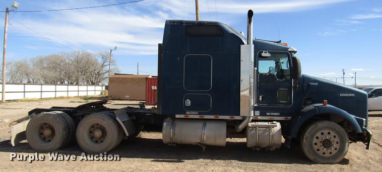 image for item DB6919 2007 Kenworth T800 semi truck