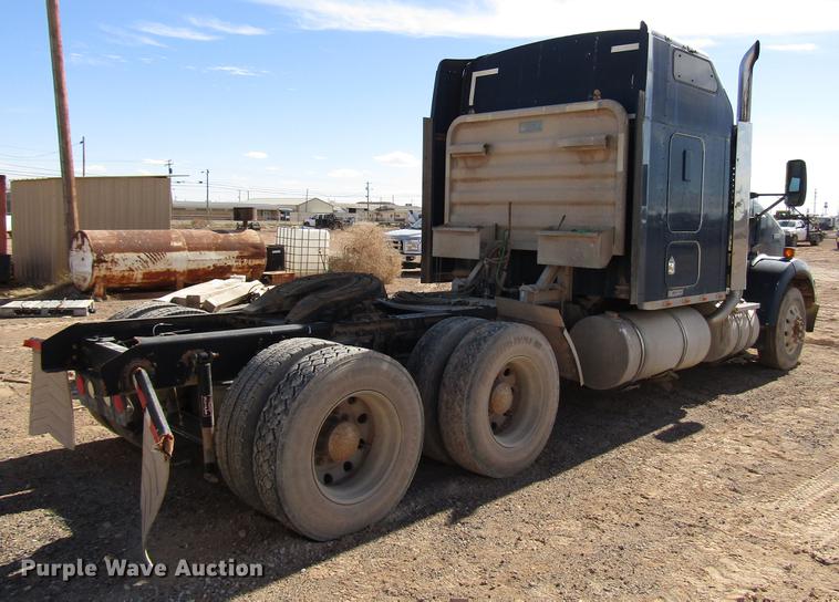 image for item DB6919 2007 Kenworth T800 semi truck