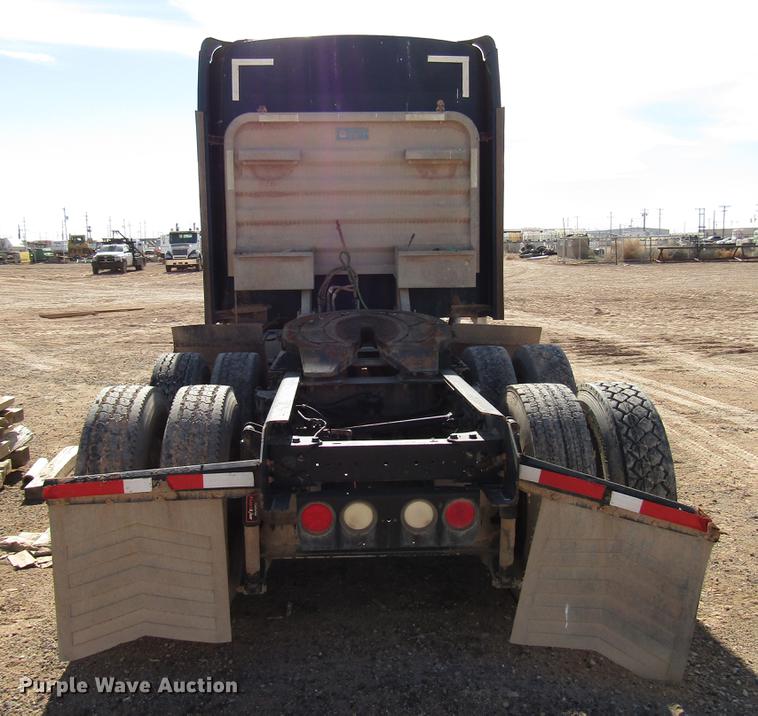 image for item DB6919 2007 Kenworth T800 semi truck