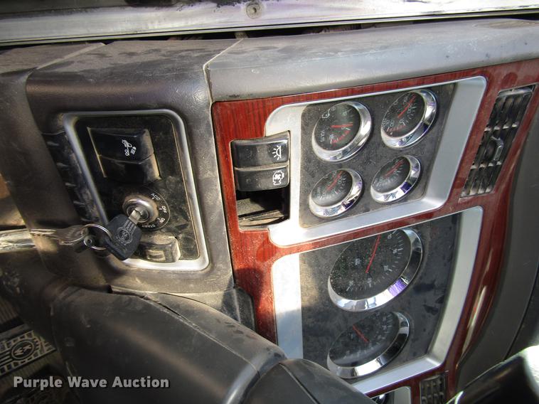 image for item DB6919 2007 Kenworth T800 semi truck