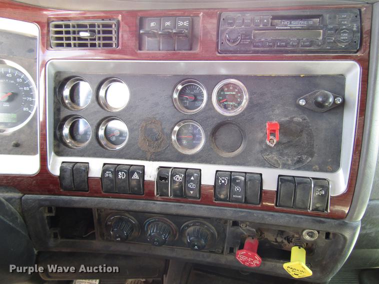 image for item DB6919 2007 Kenworth T800 semi truck