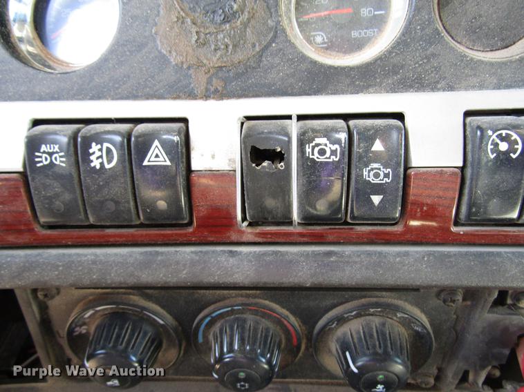 image for item DB6919 2007 Kenworth T800 semi truck