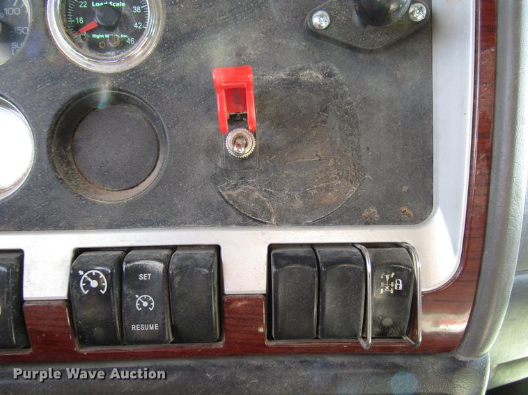 image for item DB6919 2007 Kenworth T800 semi truck