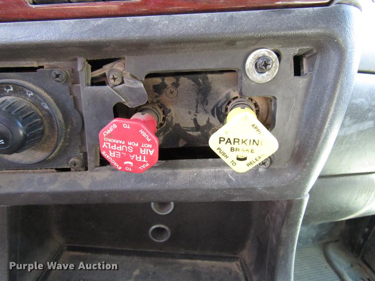 image for item DB6919 2007 Kenworth T800 semi truck