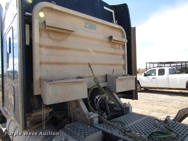 image for item DB6919 2007 Kenworth T800 semi truck