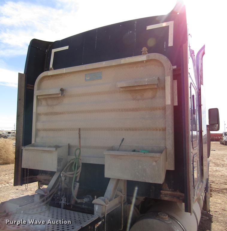 image for item DB6919 2007 Kenworth T800 semi truck