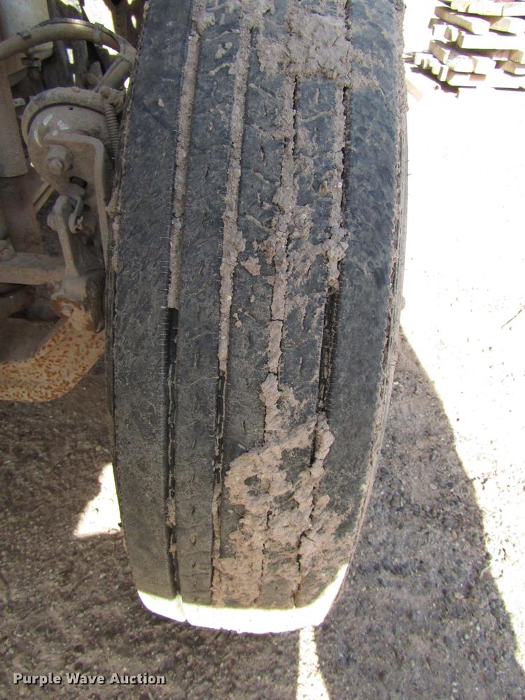 image for item DB6919 2007 Kenworth T800 semi truck