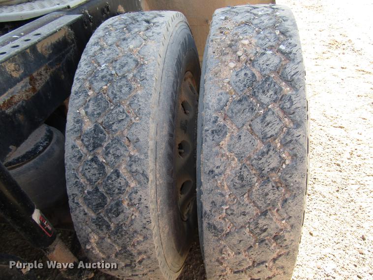 image for item DB6919 2007 Kenworth T800 semi truck