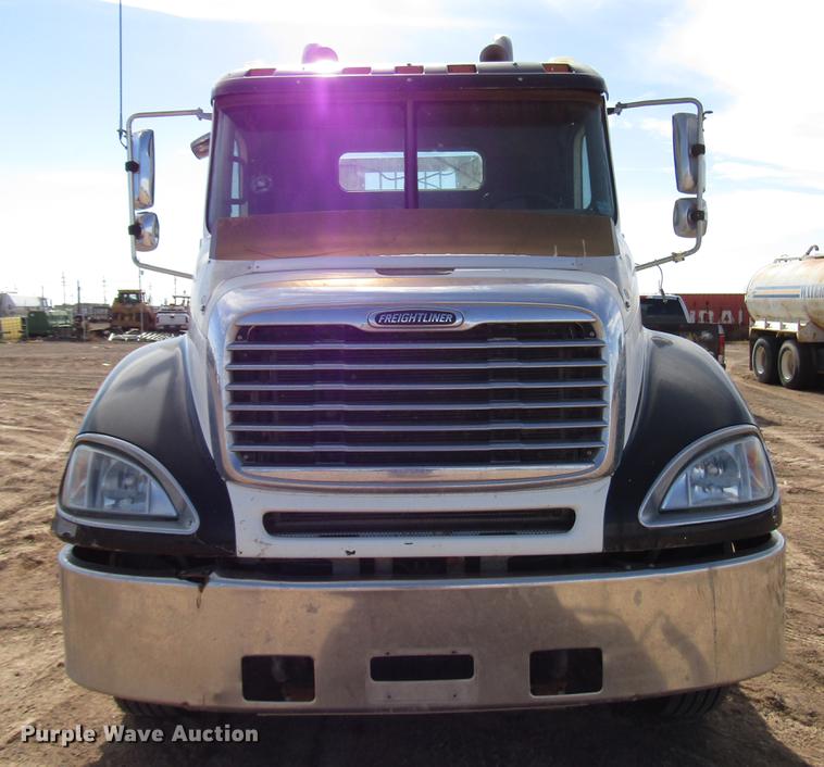 image for item DB6920 2006 Freightliner Columbia semi truck