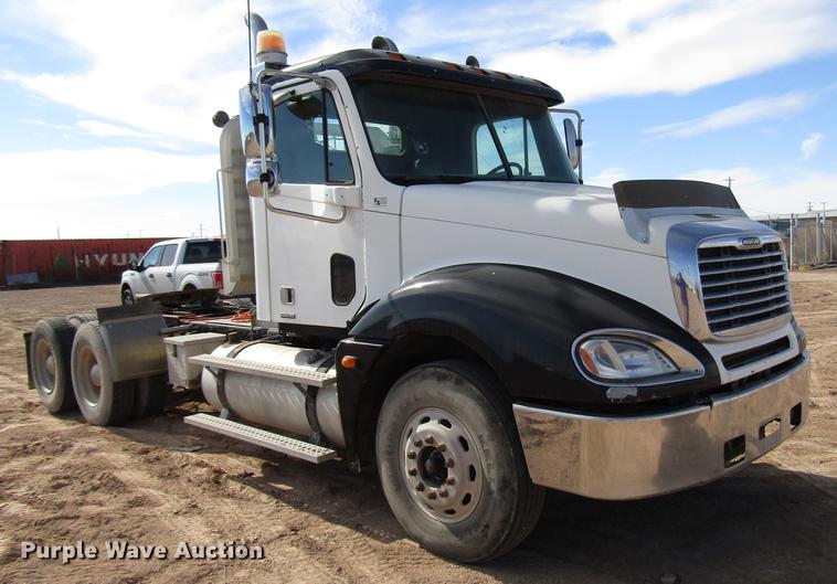 image for item DB6920 2006 Freightliner Columbia semi truck