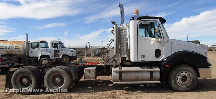 image for item DB6920 2006 Freightliner Columbia semi truck