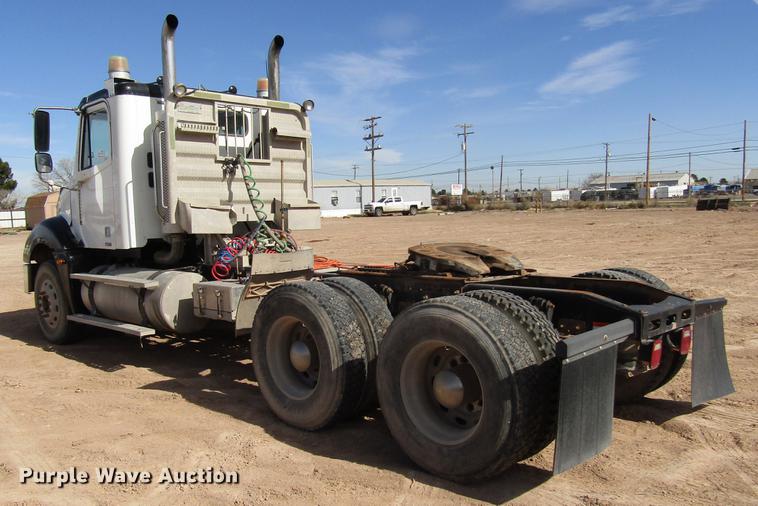 image for item DB6920 2006 Freightliner Columbia semi truck