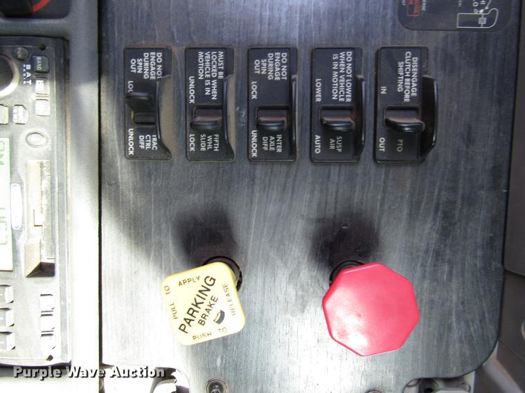 image for item DB6920 2006 Freightliner Columbia semi truck