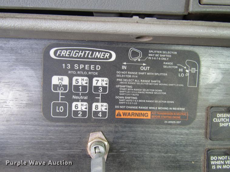 image for item DB6920 2006 Freightliner Columbia semi truck