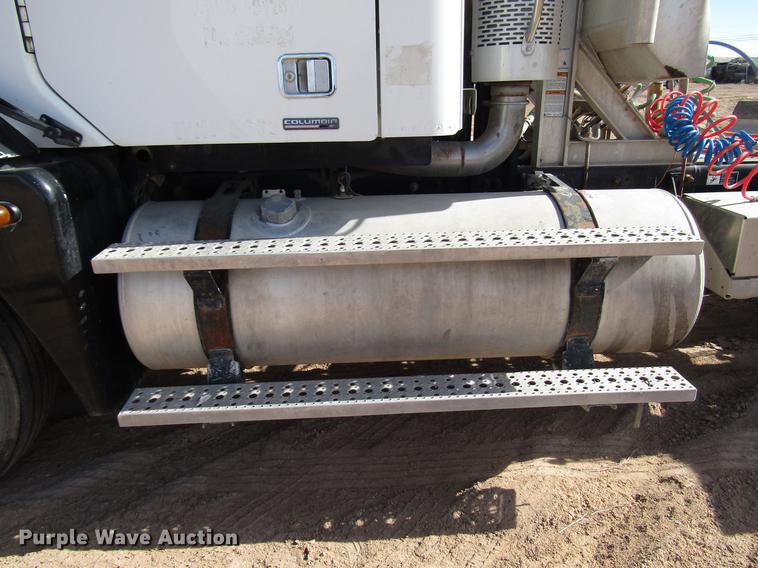 image for item DB6920 2006 Freightliner Columbia semi truck