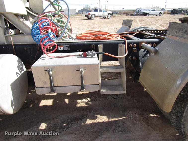 image for item DB6920 2006 Freightliner Columbia semi truck