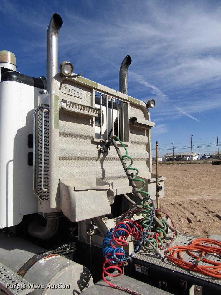 image for item DB6920 2006 Freightliner Columbia semi truck