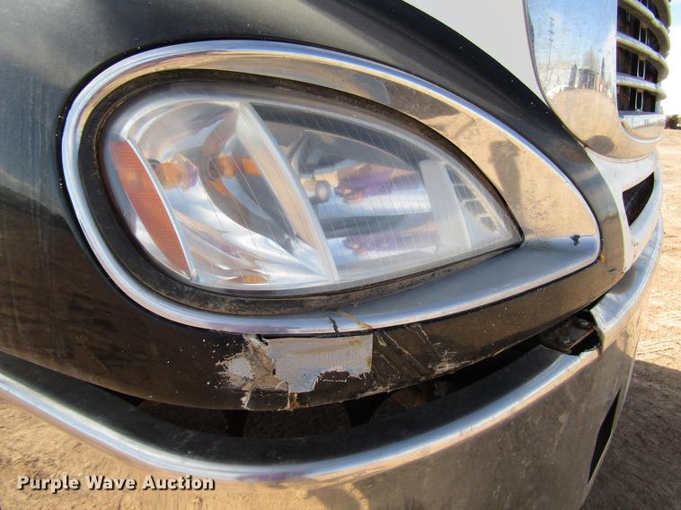 image for item DB6920 2006 Freightliner Columbia semi truck