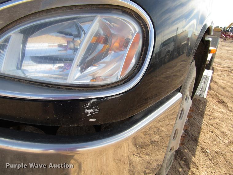 image for item DB6920 2006 Freightliner Columbia semi truck