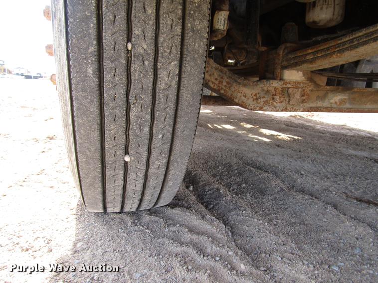 image for item DB6920 2006 Freightliner Columbia semi truck