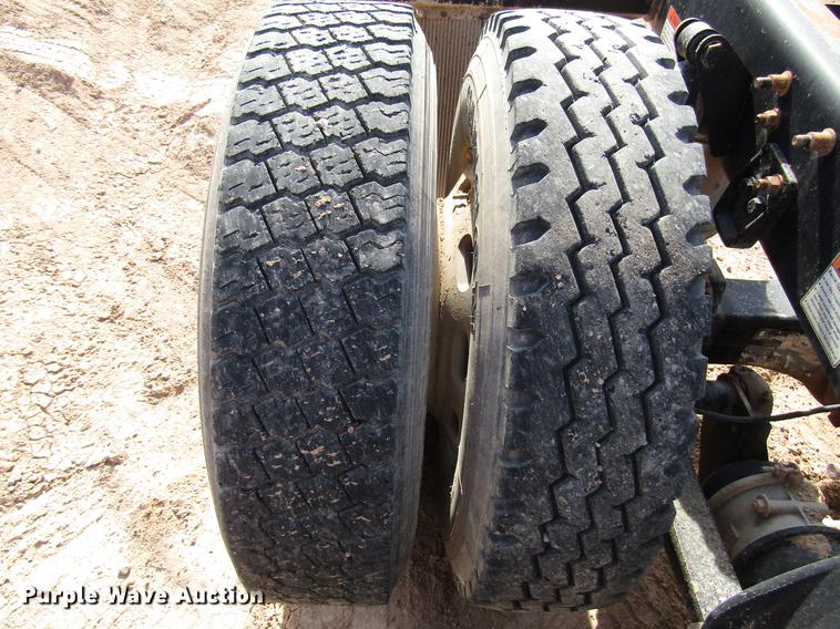 image for item DB6920 2006 Freightliner Columbia semi truck