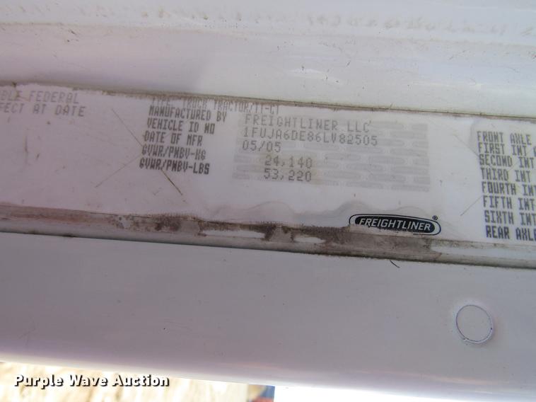 image for item DB6920 2006 Freightliner Columbia semi truck