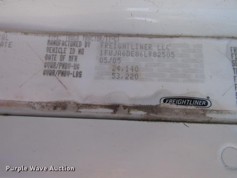 image for item DB6920 2006 Freightliner Columbia semi truck