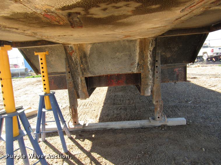 image for item DB6925 1975 Fruehauf drop deck equipment trailer