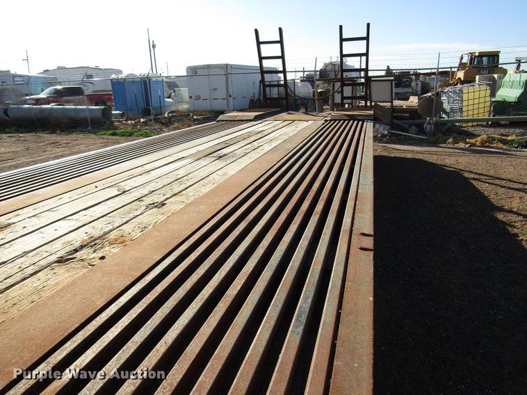 image for item DB6925 1975 Fruehauf drop deck equipment trailer