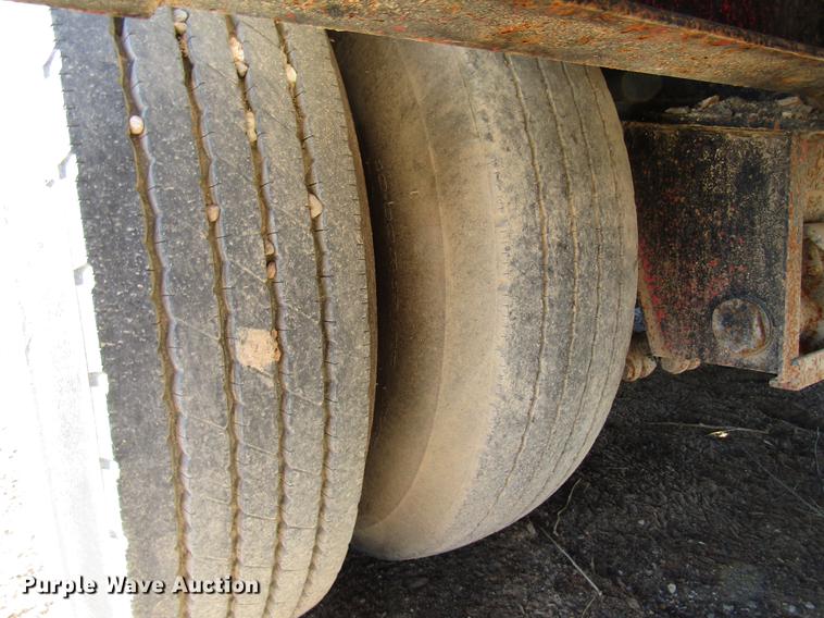 image for item DB6925 1975 Fruehauf drop deck equipment trailer