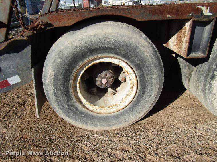 image for item DB6925 1975 Fruehauf drop deck equipment trailer